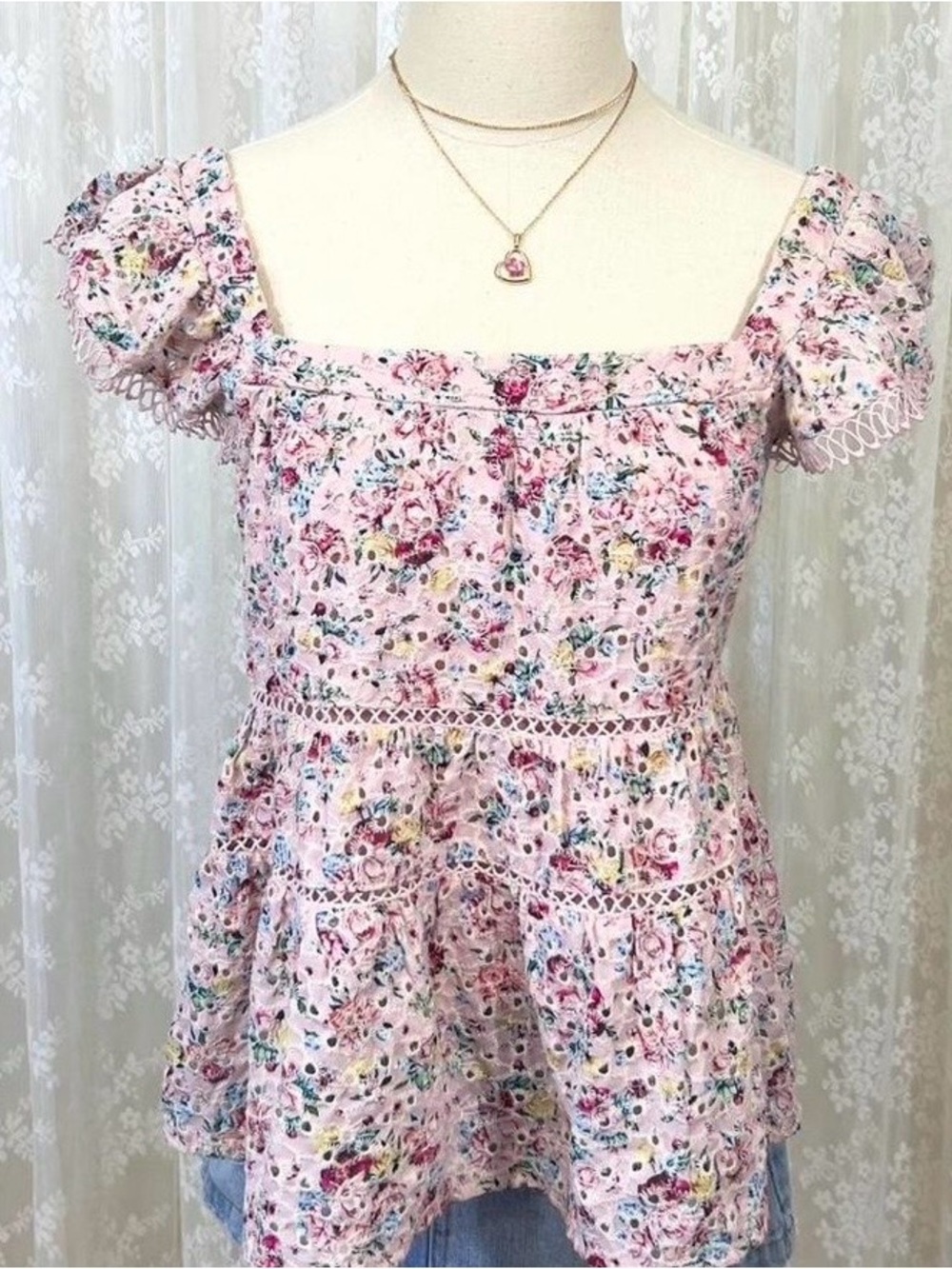 Francesca's Collections Mi Ami Pink Floral Eyelet Crop Top Size L